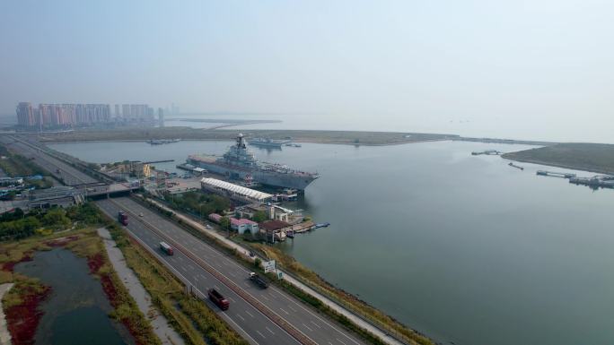 天津滨海新区泰达航母生态城秋季风光航拍