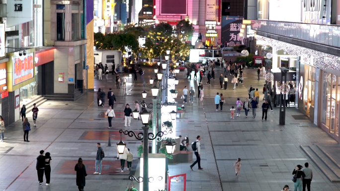 成都春熙路商业街夜景壮观人流人群