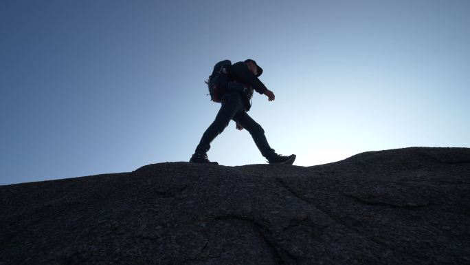登山攀登行者奋斗前行励志正能量