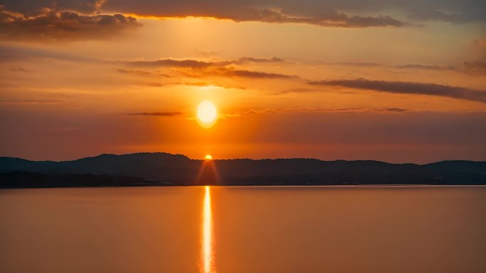 夕阳下的大美河山