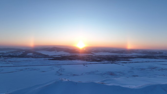 航拍呼伦贝尔雪域雪原灿烂夕阳