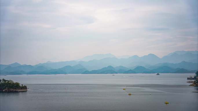 千岛湖山水水墨风延时风景游船大雾云雾雾景