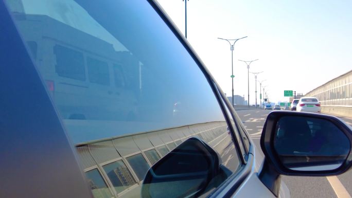 城市汽车开车第一视角后视镜视频素材40