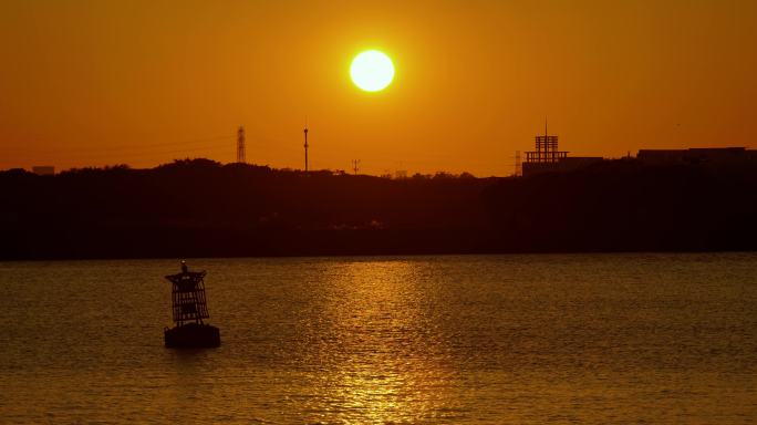 江边 夕阳 航标灯