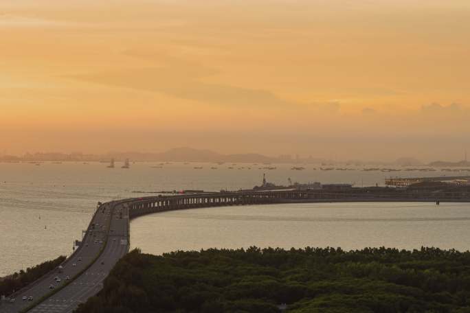 广深沿江高速公路傍晚车流