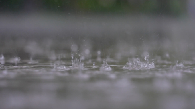 大雨磅薄雷雨天气实拍