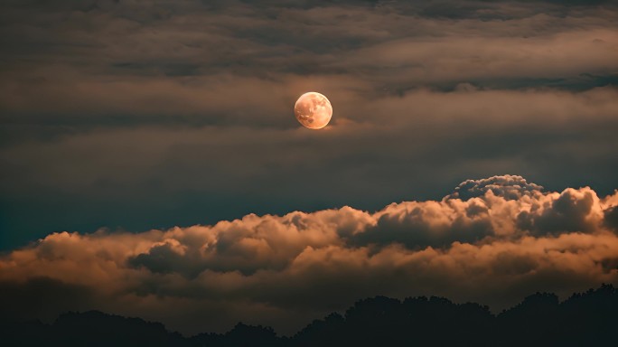 云在月亮上移动