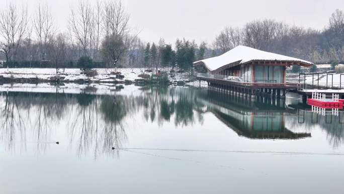 4K航拍南京老山四方当代艺术湖区雪景