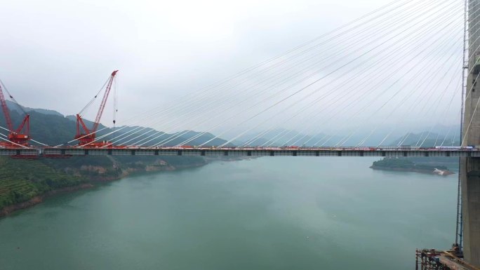 航拍修建中的官新高速雪峰湖大桥3