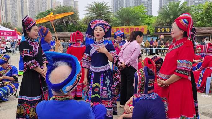 广西壮族三月三 传统对山歌 民族服饰传统