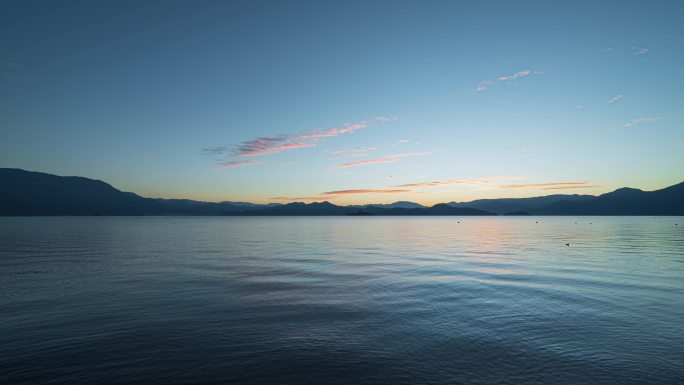 泸沽湖日出