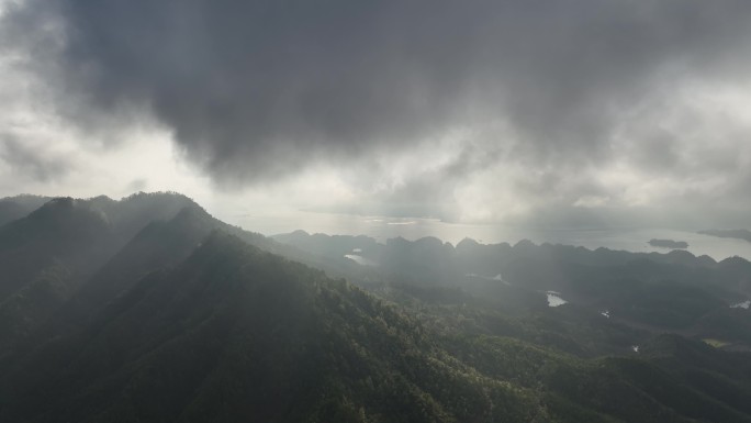 深山穿云