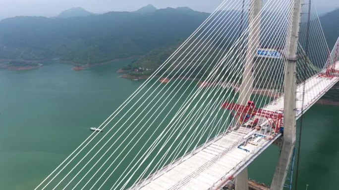 航拍修建中的官新高速雪峰湖大桥