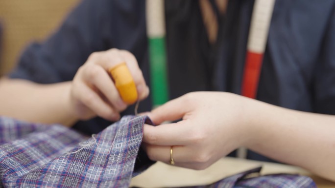 服装工作室裁缝铺缝纫布料熨服装剪裁缝衣服