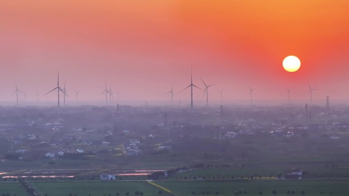 航拍夕阳落日太阳风力发电站群村庄农户平原