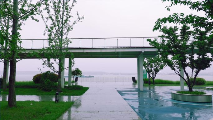 燕子矶滨江雨景公园