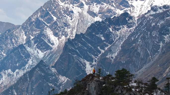 航拍玉龙雪山登山