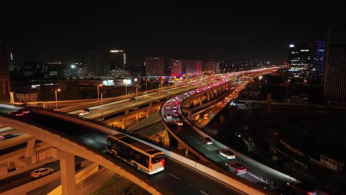 航拍都市夜晚车流