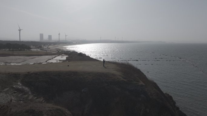 航拍威海经区海悦路海边山崖无人机飞手看海