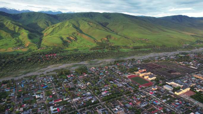 航拍新疆伊犁旅游那拉提镇街景