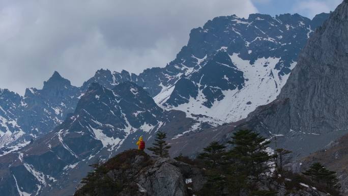 航拍玉龙雪山登山