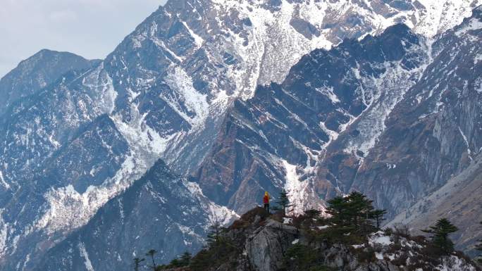 航拍玉龙雪山登山