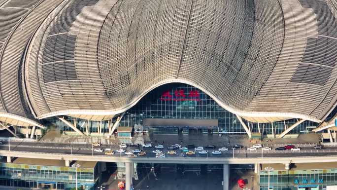 湖北武汉火车站高铁站动车站航拍城市风景风