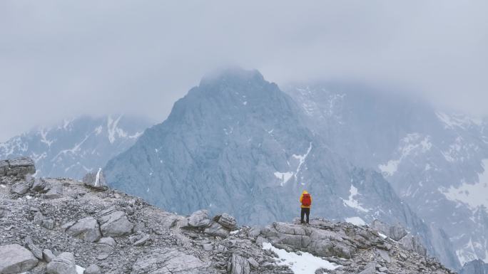 航拍玉龙雪山登山