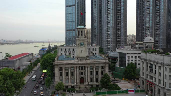 航拍武汉城市地标历史建筑江汉关钟楼街景