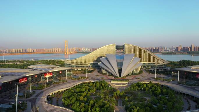航拍武汉城市地标现代建筑洲际酒店
