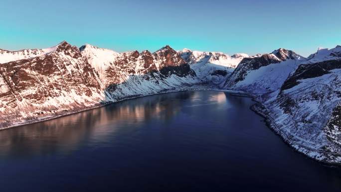 4K航拍挪威塞尼亚岛雪景晚霞自然风光