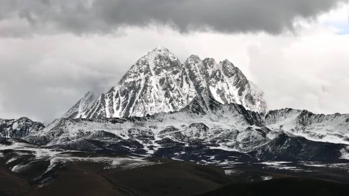 航拍 雅江雪山 318国道 西藏线自驾游