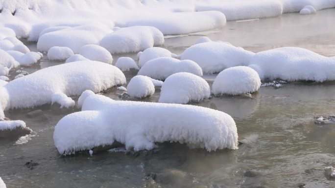 雪景河流