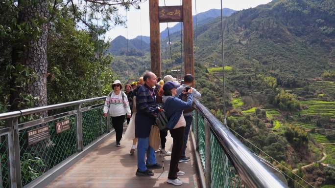 篁岭垒心桥 垒心桥 篁岭 婺源 游客