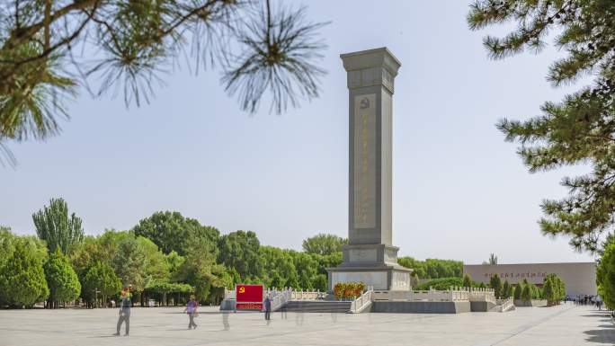 甘肃张掖高台红西路军烈士纪念碑参观人群