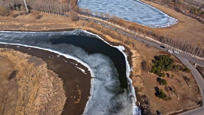 春天河水开化冰水开河水面航拍
