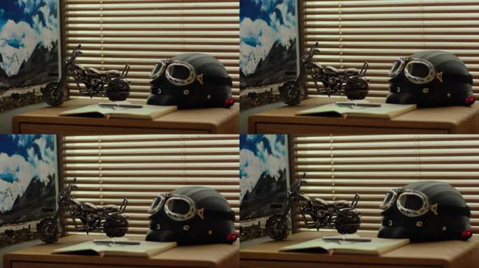 实拍微型模型玩具摩托车头盔特写