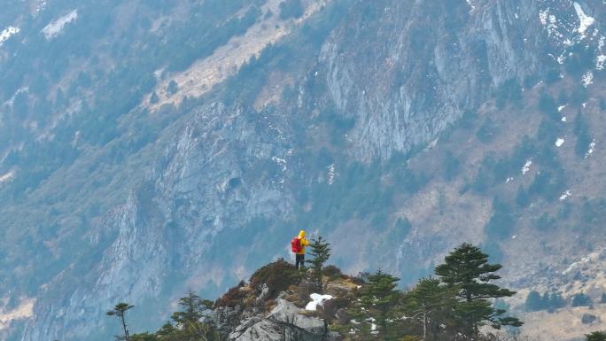 航拍玉龙雪山登山