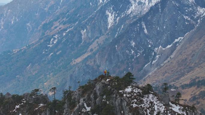 航拍玉龙雪山登山