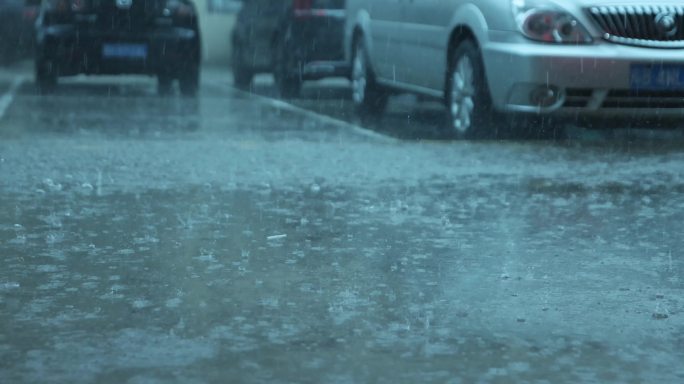 地面大雨