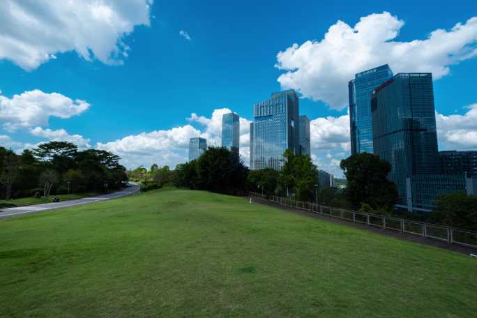 城市草地高楼大厦延时