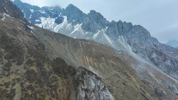 航拍玉龙雪山登山