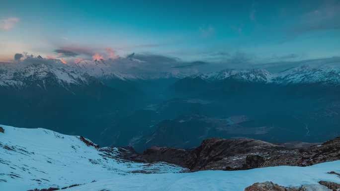 西藏吉隆镇雪山日出大气延时风景