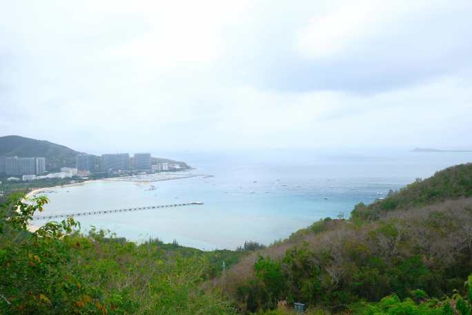 海南三亚城市风光游艇海湾海港