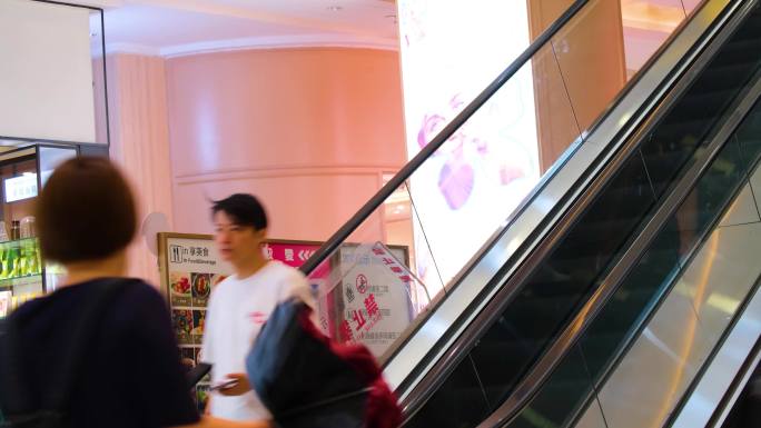 城市商场逛街购物人流人群电梯视角商圈商业