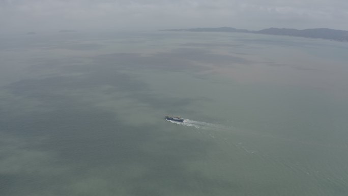 海岛风光 轮船行驶大海