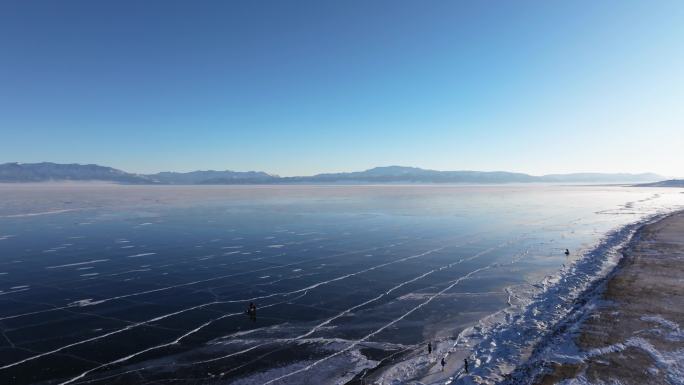 航拍冬季新疆赛里木湖雪山冰湖蓝冰