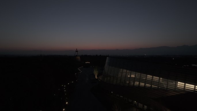 夕阳下的三星堆博物馆