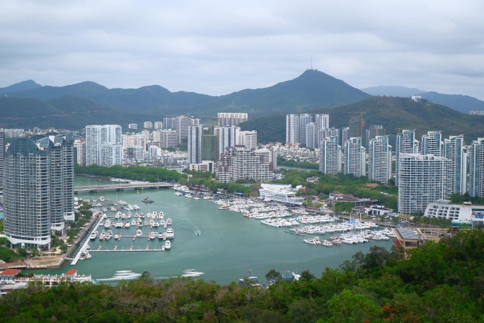 海南三亚城市风光游艇海湾海港