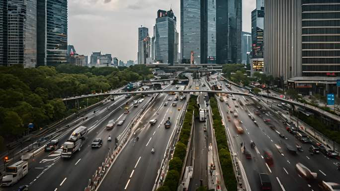 繁忙的交通穿过北京中央商务区，城市建筑